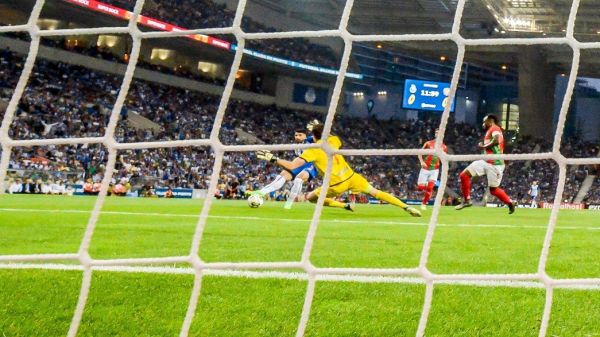 واکنشهای مجازی به حمله اسپورتینگ به طارمی؛ لطفا ادامه دهید