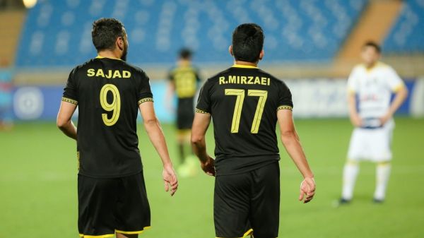 ساپینتو به سپاهانیهای سابق بازی میدهد