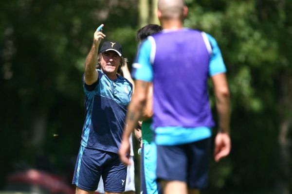 مهاجم اسبق استقلال استقلال با برد مقابل سپاهان با انگیزه استارت می زند هیچ تیمی نمی تواند مقابل آبی پوشان مقاومت کند