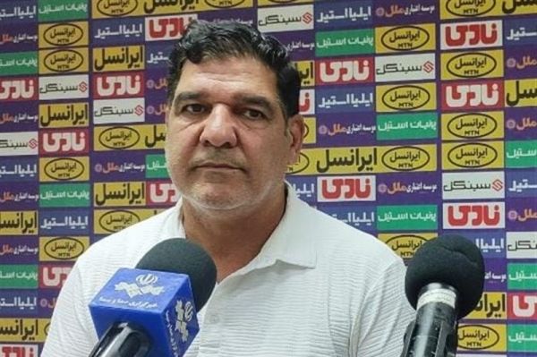 مهاجری دلایل سازمان لیگ برای برگزاری بدون تماشاگر بازیها قانعکننده نیست