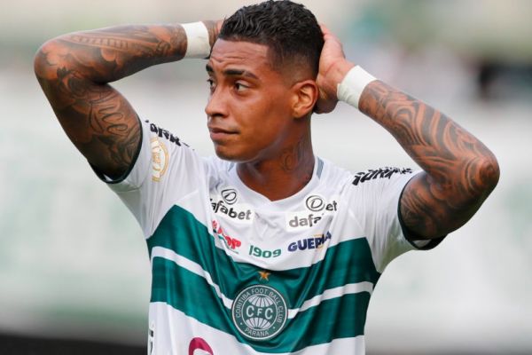 حضور مهاجم برزیلی در پرسپولیس منتفی شد سورپرایز جدید در راه است