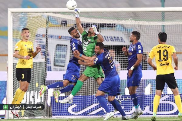 رودنیل پنالتی استقلال را داور ندید توپ بازی غیرقانونی بود