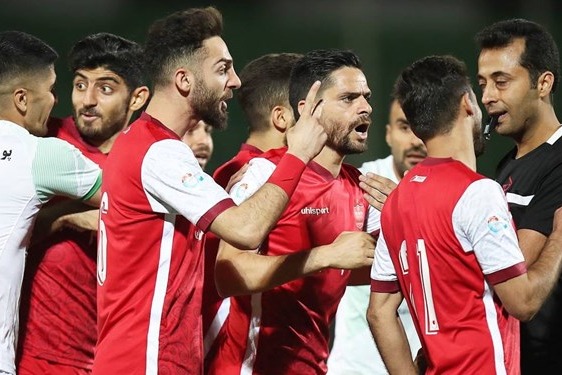 رودنیل داور خطای پنالتی مدافع پرسپولیس را ندید اخراج بازیکن ذوب آهن اشتباه بود