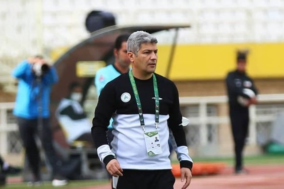 مربی ذوبآهن داور بازی در صحنه اخراج او قصد کارت قرمز دادن نداشت اما بازیکنان پرسپولیس شلوغ کردند تا داور را تحت تاثیر قرار دهند