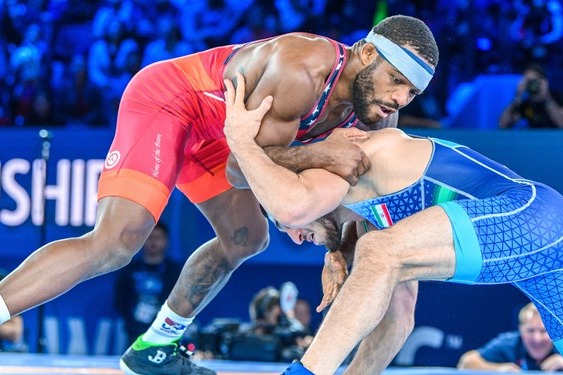 نخودی طلسم جردن باروز را میشکند