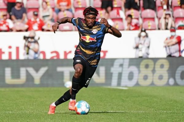  پی‌گیری مذاکرات پاریسی‌ها با لایپزیش بابت انتقال مدافع فرانسوی