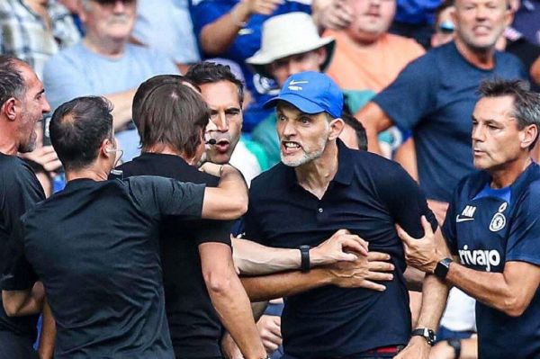 عکس؛ درگیری عجیب توخل و کونته از وسط بازی که تا آخر بازی ادامه داشت