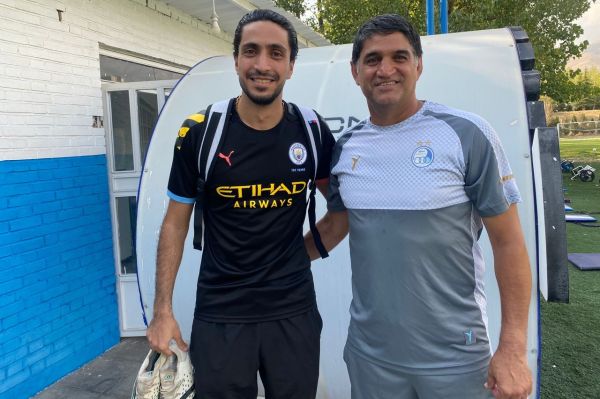  حضور سیاوش یزدانی در محل تمرین استقلال عکس