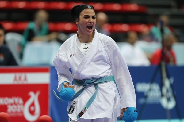 بهمنیار خداراشکر که دست خالی برنمیگردم