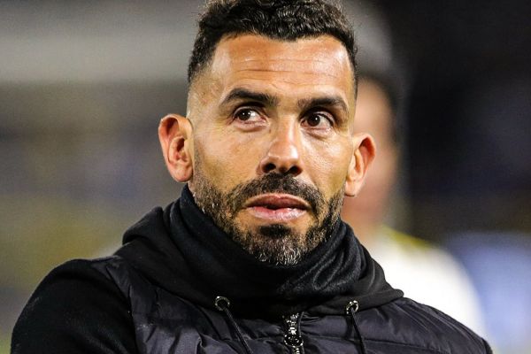  عکس؛ تجلیل از ستاره سابق یونایتد و سیتی توسط بوکاجونیورز