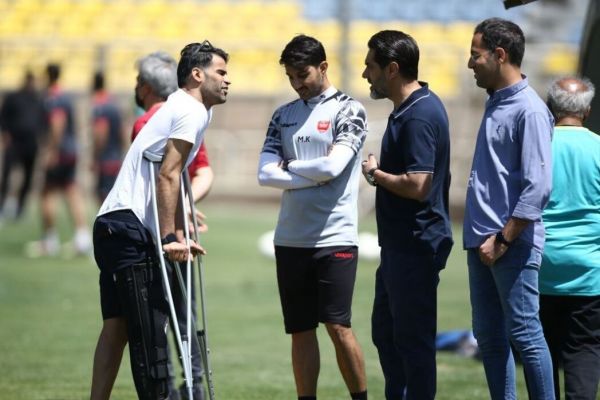 رحیم یوسفی عکسهای بازیکن پرسپولیس را در تمرین دیدم حالم گرفته شد خوش استقبال و بدبدرقه نباشیم