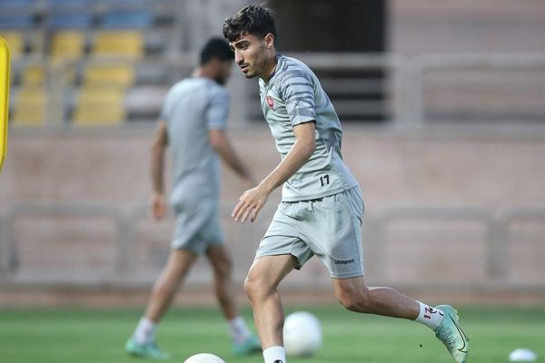 عکس؛ سرمربی پرسپولیس مدافع جدید خود را پیدا کرده است