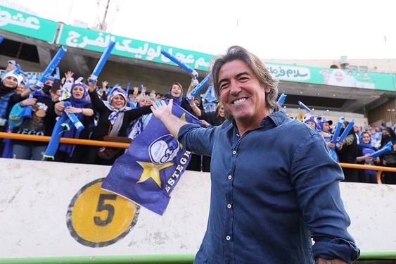 حواشی دیدار استقلال - مس کرمان واکنش منفی هواداران به درگیری بازیکنان حرکات احساسی و جالب ساپینتو رو به سکوها