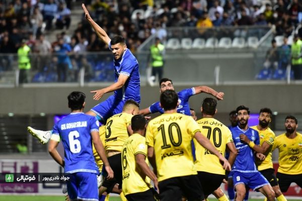 گلگهر دو - سپاهان دو یک نیمه گل گهر، یک نیمه سپاهان قلعه نویی ترمز بردهای مورایس را کشید