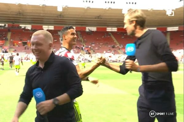 عکس؛ اختلاف قدی پیتر کراوچ با رونالدو هنگام خوش و بش با او