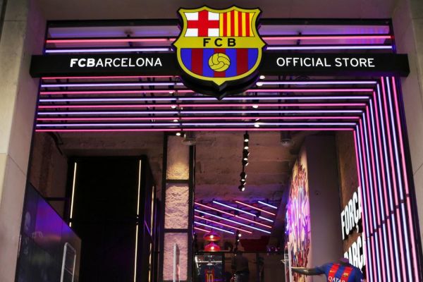 پیراهن اصلی بارسلونا تمام شد