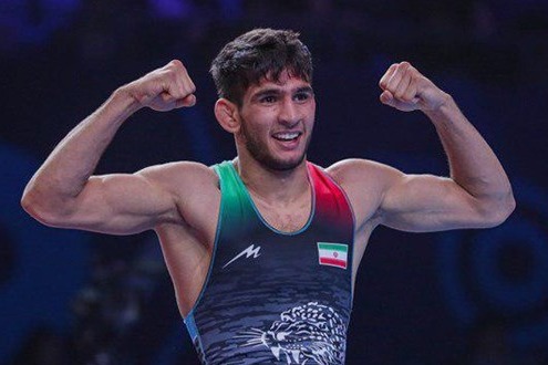 مسابقات جهانی کشتی فرنگی برد پشتام در یک مبارزه نزدیک نجاتی اولین راهیافته به نیمهنهایی