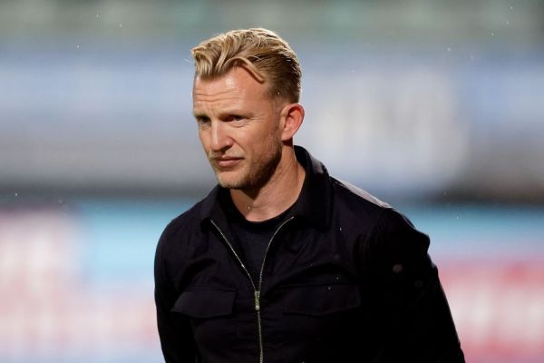 حمله هواداران هلندی به اسطوره لیورپول؛ پلیس مداخله کرد