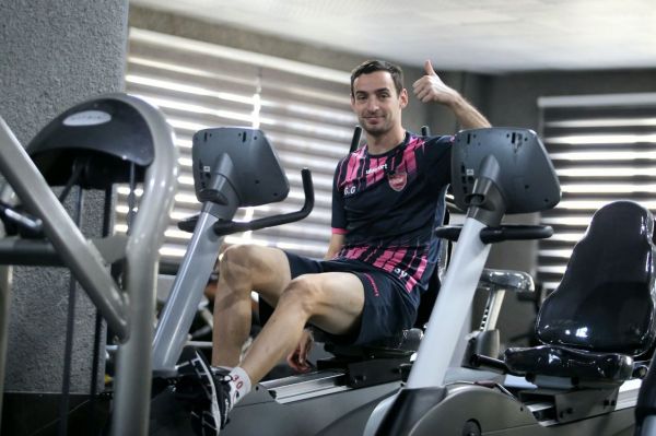 تمرین یکساعته پرسپولیس در سالن وزنه بازگشت گولسیانی به تمرینات