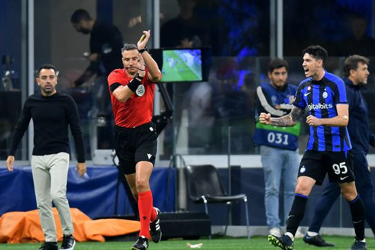 لقب هواداران بارسلونا برای داور بازی با اینتر دزد VAR