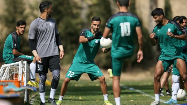 گیتاریست استقلال تغییر پست داد عکس