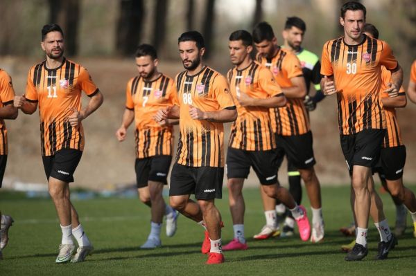 گلمحمدی برنامه سفر پرسپولیس را تغییر داد