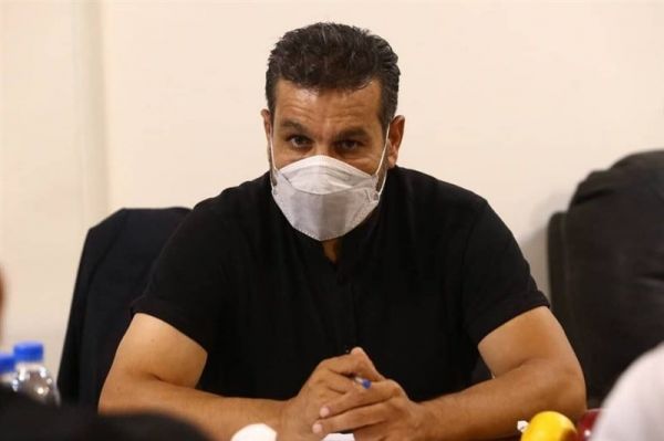 مومنی به جلسه هیات مدیره میرود