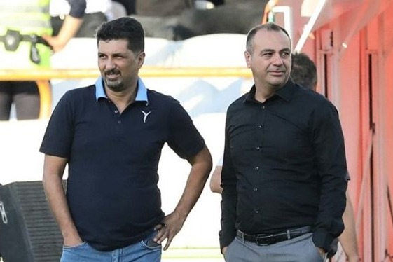  حاشیه بازی صنعت نفت و پیکان  اخراج سرپرست تیم پیکان از زمین بازی