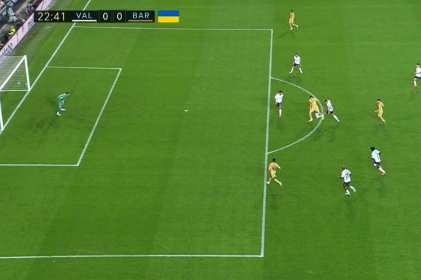 عکس؛ لحظهای که گل فاتی به درستی آفساید اعلام شد