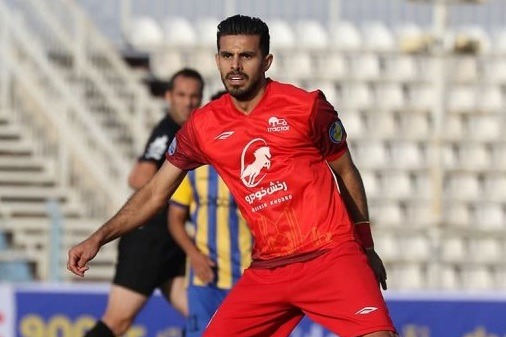 شاهین از کنار قربان تکان نمیخورد