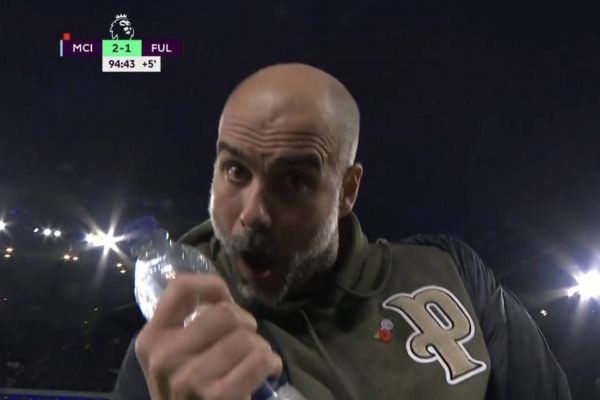  عکس؛ خوشحالی بامزه گواردیولا رو به دوربین پس از گل هالند