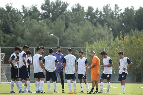 یوسفی نباید توقع زیادی از تیم ملی داشته باشیم