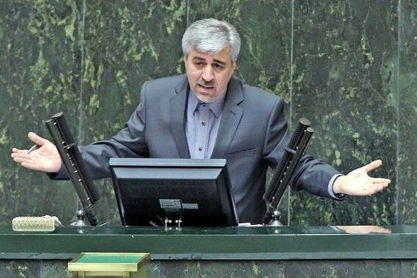 کلید خوردن استیضاح وزیر ورزش یک هفته مانده به جام جهانی