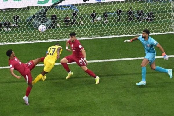 نخستین گل جام جهانی برای اکوادور VAR یکبار به داد قطر رسید