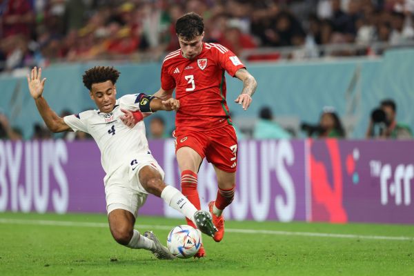  با گلزنی بیل، ولز از شکست فرار کرد