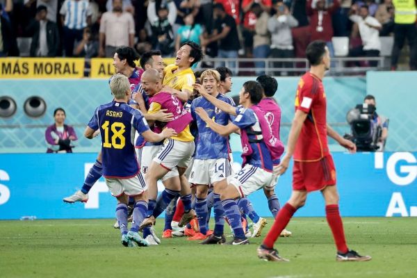  گزارش تصویری  اسپانیا یک - ژاپن دو  صدرنشینی ژاپن در گروه مرگ