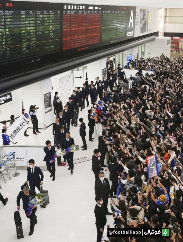  هواداران تیم ملی فوتبال ژاپن که از عملکرد تیم شان در جام‌جهانی 2022 قطر رضایت داشتند امروز استقبال خوب و جالب توجهی از کاروان تیم ملی فوتبال ژاپن در بازگشت به توکیو داشتند