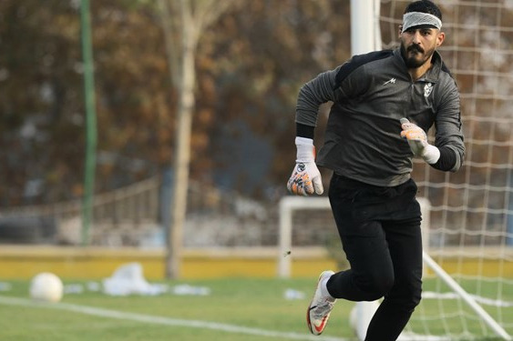  ظاهرا متفاوت دروازه‌بان پیکان در بازی دوستانه +عکس