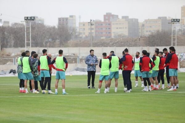 تراکتور و نیمکتی لرزان وناپایدار