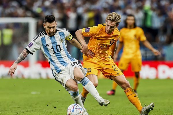  لاله‌های نارنجی در ضیافت پنالتی‌ها پرپر شدند  دستان مارتینز، مسی و یارانش را به نیمه نهایی برد