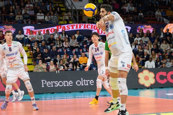 برد خارج از خانه میلانو در حضور کاپیتان تیم ملی