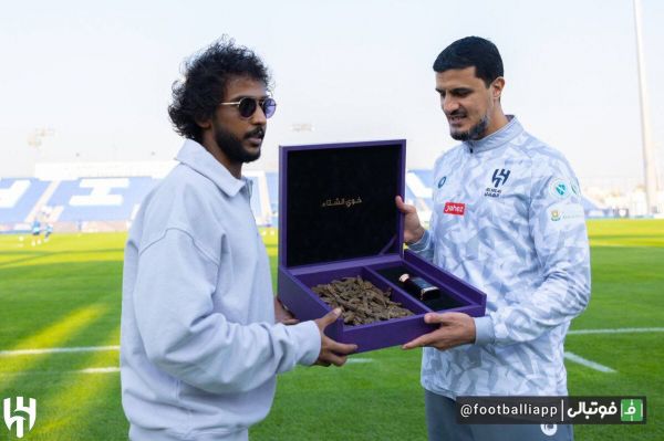  تقدر بازیکنان و اعضای کادرفنی الهلال عربستان از یاسر الشهرانی بازیکن مصدوم تیم ملی فوتبال عربستان که در جریان بازی آرژانتین و عربستان از ناحیه جمجمه مصدوم شد