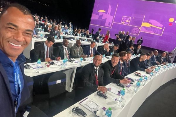 سلفی برخی خبرنگاران با ستارههای فوتبال جهان در دوحه