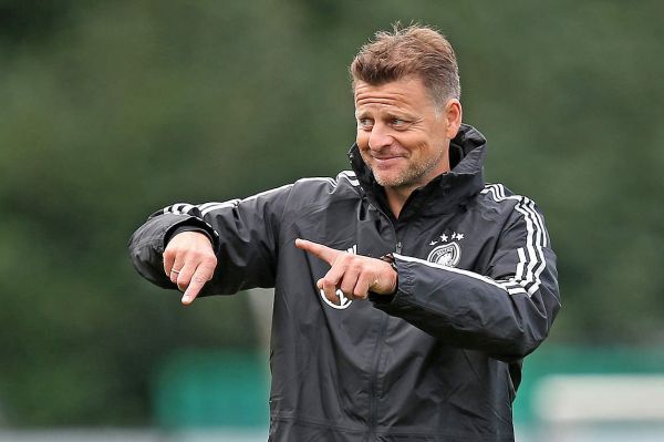 مدافع سرشناسی که دایی حسابی خستهاش کرد عکس