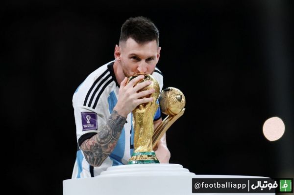  تصاویری از لحظه بوسه زدن مسی بر کاپ جام جهانی