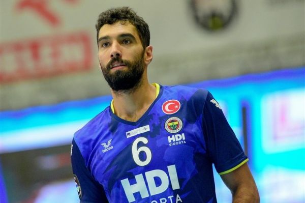 اتفاق عجیب در لیگ برتر والیبال استعفای سرپرست پس از درگیری با آقای ستاره