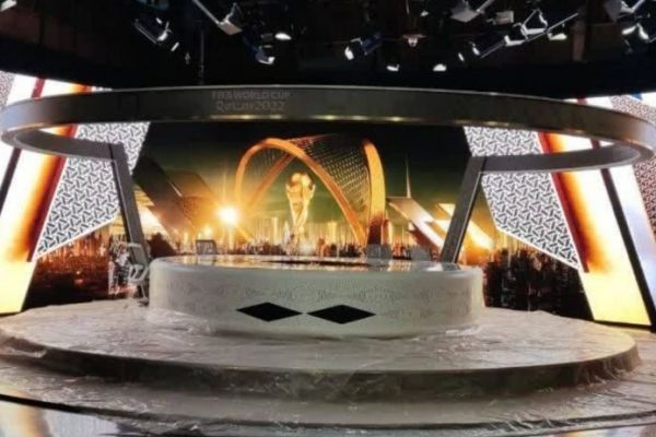 برنامه فوتبال برتر لیگ ایران با دکور جام جهانی قطر از میز الثمامه خوششان میآید
