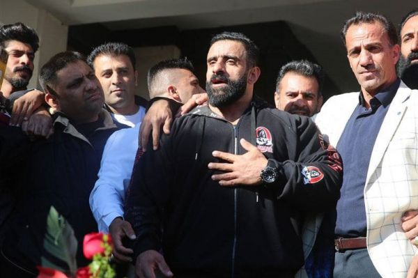  استقبال پرشور شیرازی‌ها از هادی چوپان  عکس