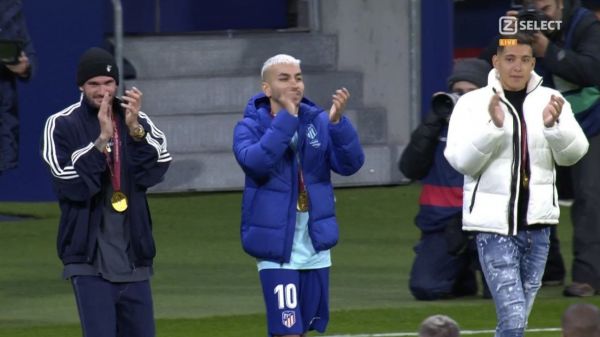  عکس؛ آرژانتینی‌های اتلتیکو مادرید و رونمایی از مدال قهرمانی جام جهانی