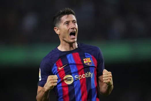  لواندوفسکی به دربی کاتالونیا رسید؛ محرومیتش تعلیق شد